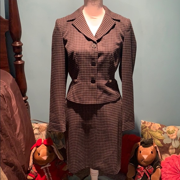 Georgiou Dresses & Skirts - Georgiou Studio 2piece suit size 6